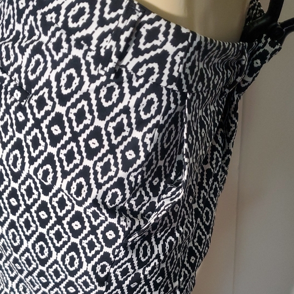 SPANX Black and White Bermuda Shorts with Geometric Pattern Size L - Picture 6 of 11
